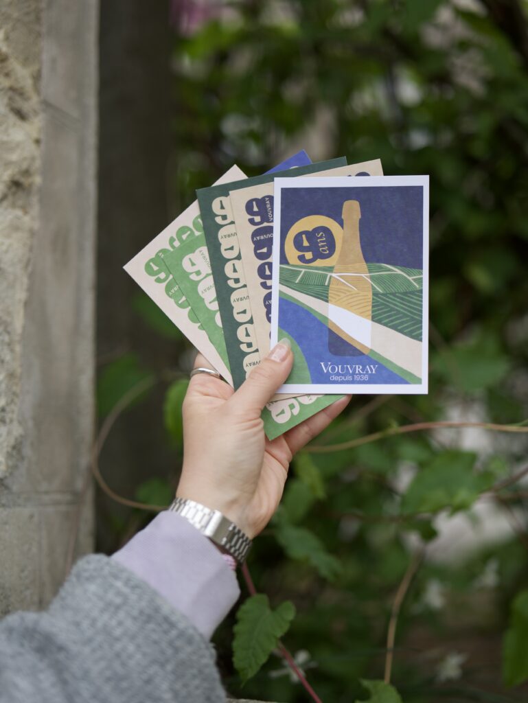90 ans Vouvray AOC appellation vin vigneron Touraine logo identité visuelle charte graphique graphiste agence de communication sticker motif mockup photographe anniversaire logo